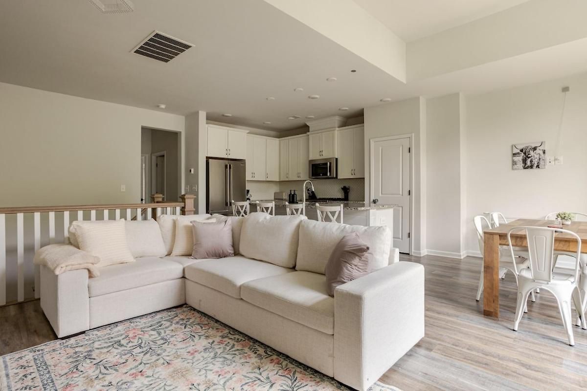 Uptown With Private Garage Charlotte