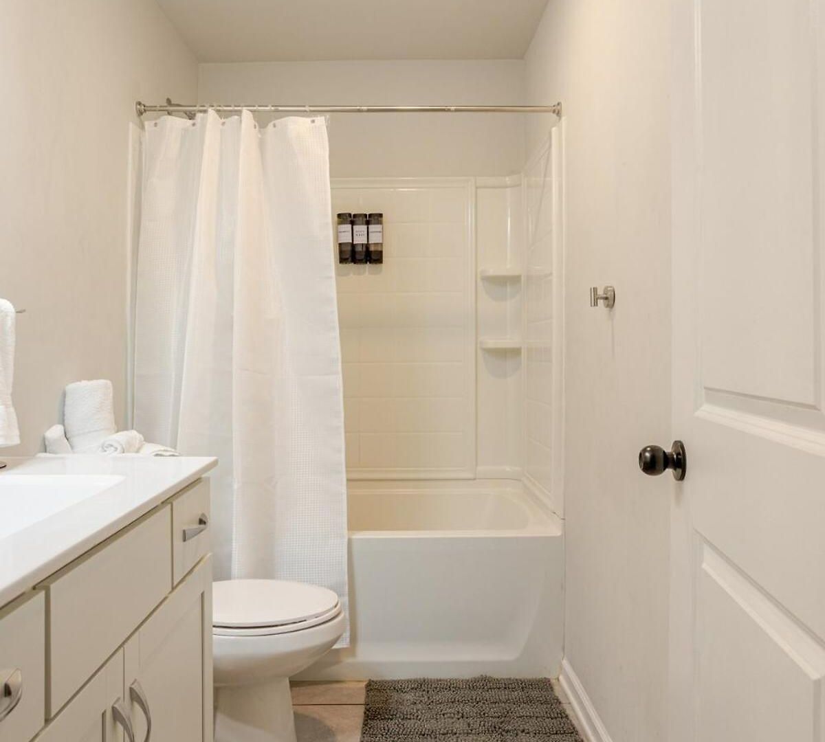 Uptown With Private Garage Villa Charlotte
