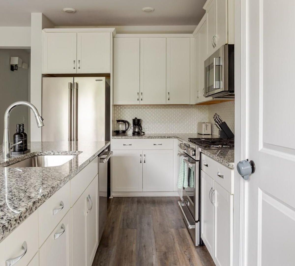 Uptown With Private Garage Villa Charlotte
