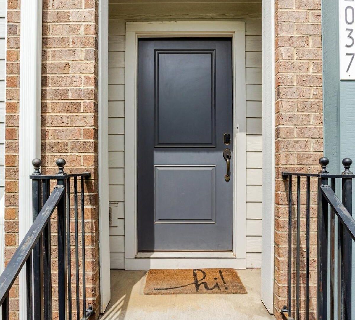 Uptown With Private Garage