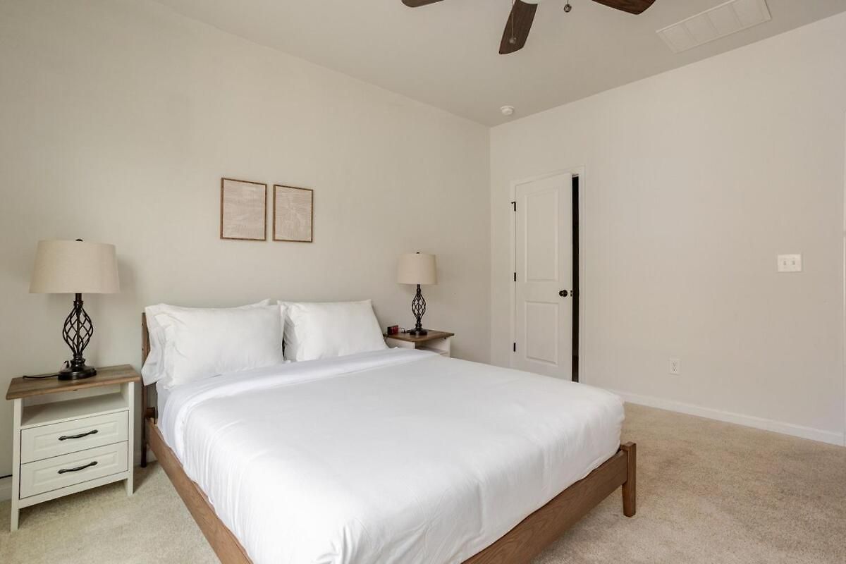 Uptown With Private Garage * Charlotte
