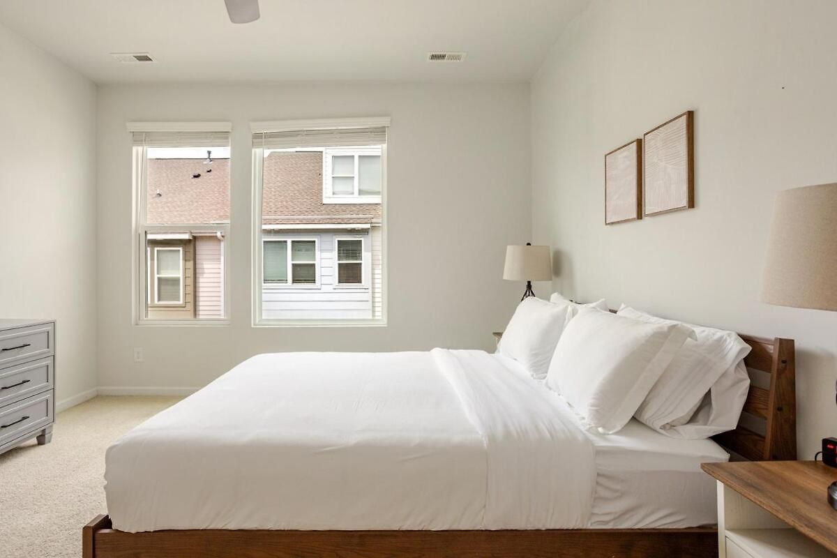 Villa Uptown With Private Garage Charlotte