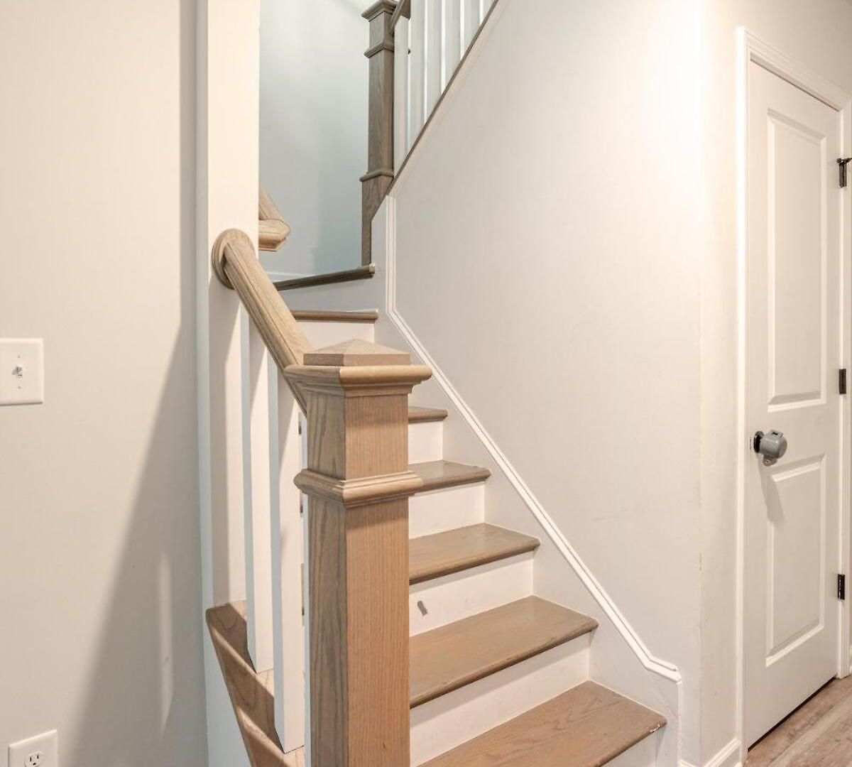 Villa Uptown With Private Garage *