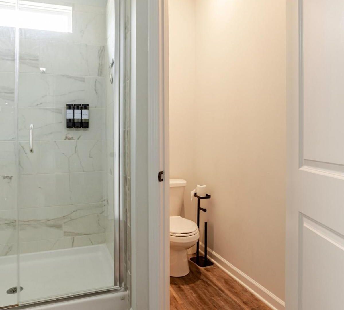 Uptown With Private Garage Villa Charlotte