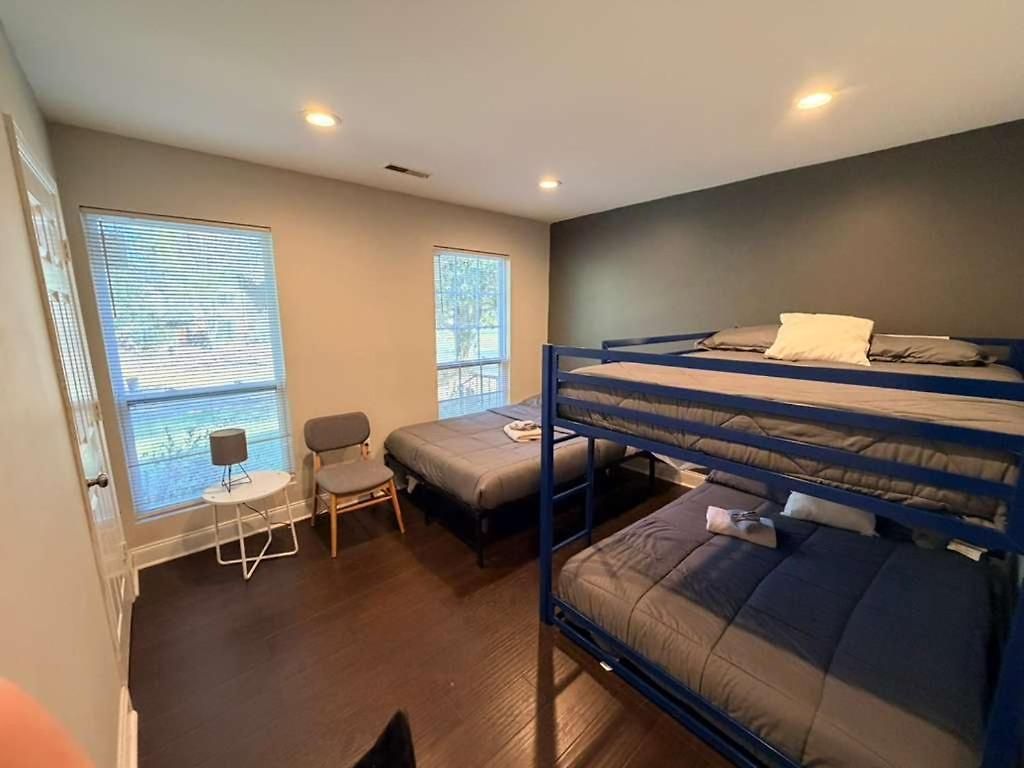 3br W Yard & Wifi Sleeps 10 * Charlotte