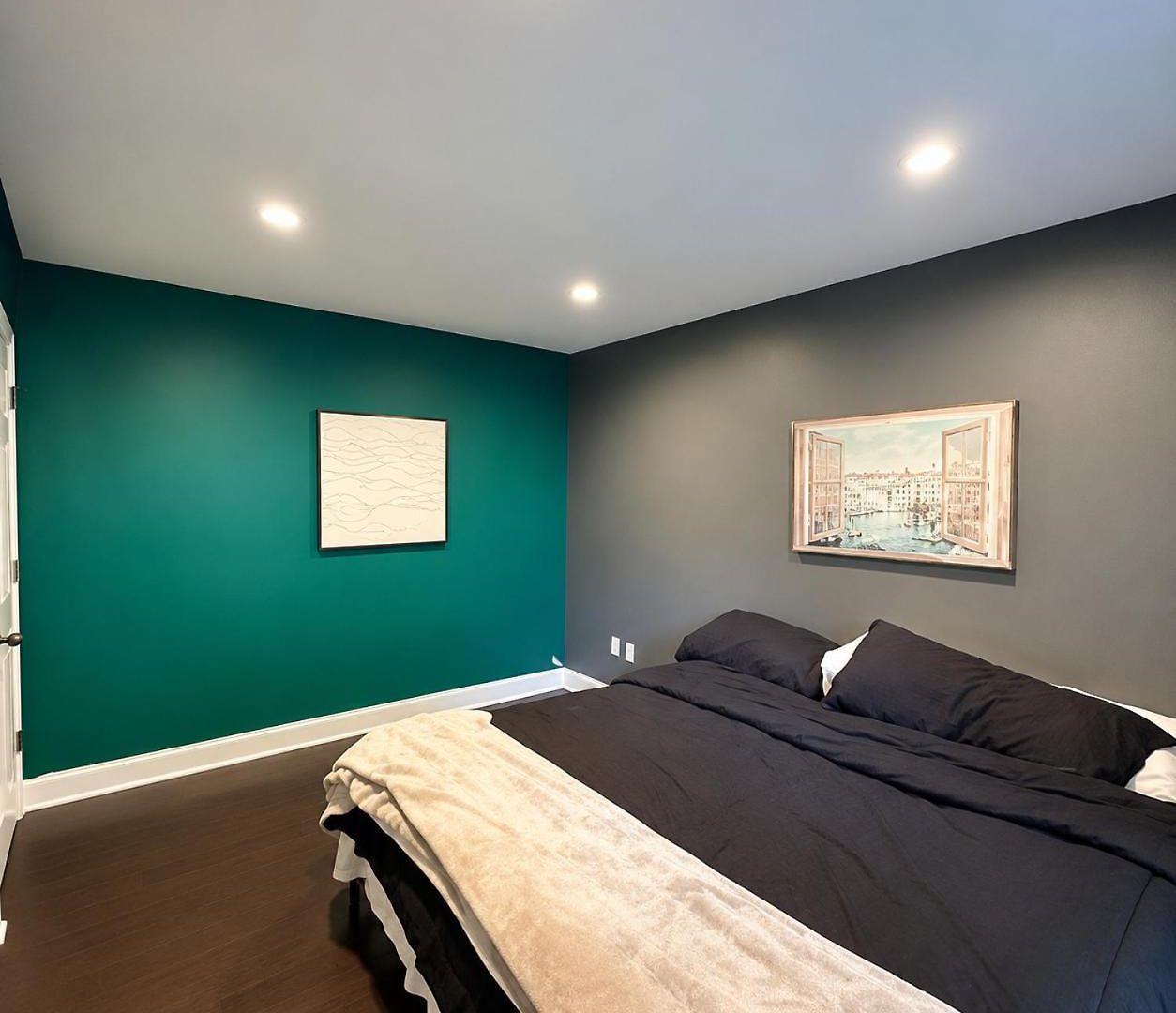 3br W Yard & Wifi Sleeps 10 * Charlotte