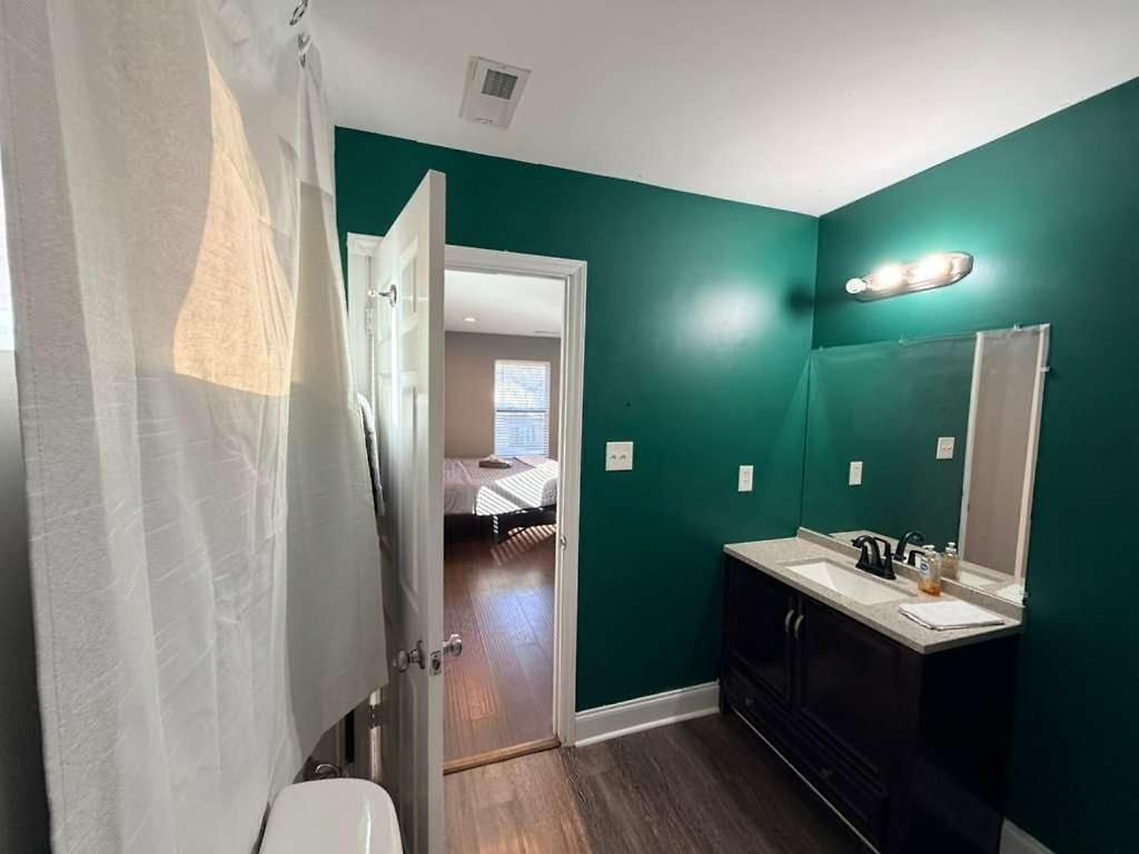 3br W Yard & Wifi Sleeps 10 Holiday home