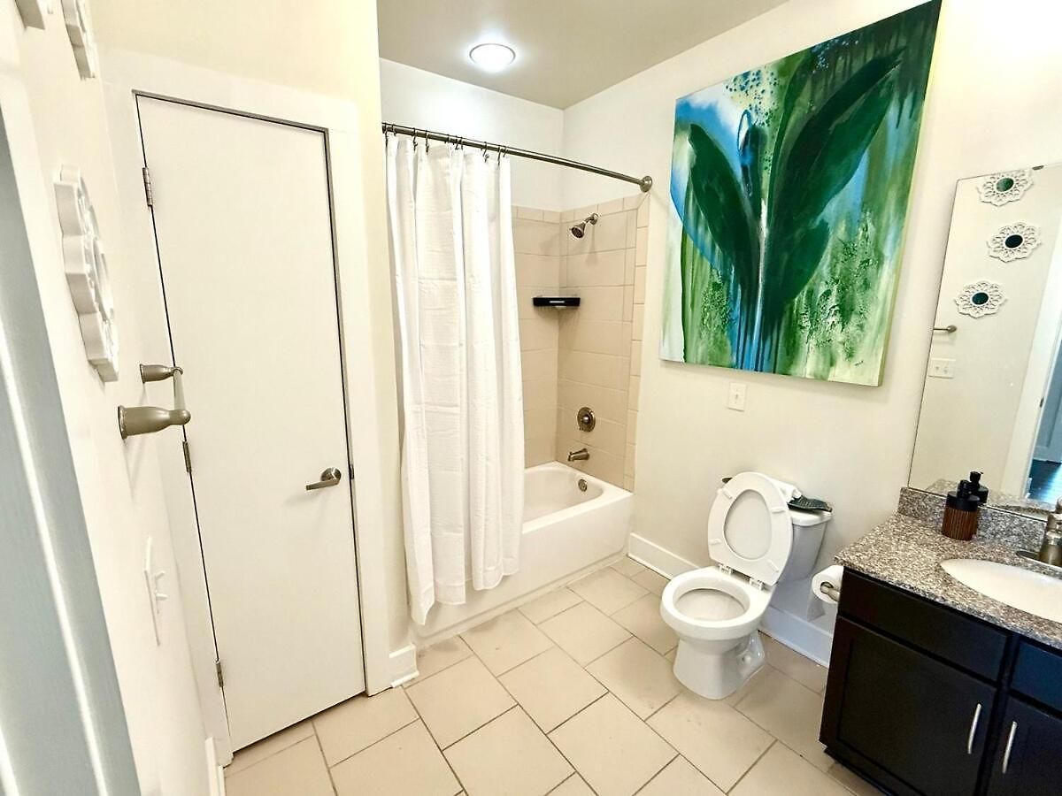 Spacious Uptown Luxury Escape
