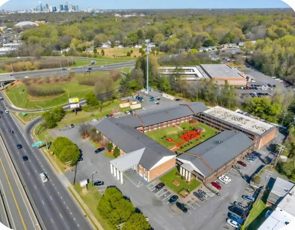 Near Uptown & Minutes To Hospital, Free Wi-fi, Coffee & Gym Charlotte
