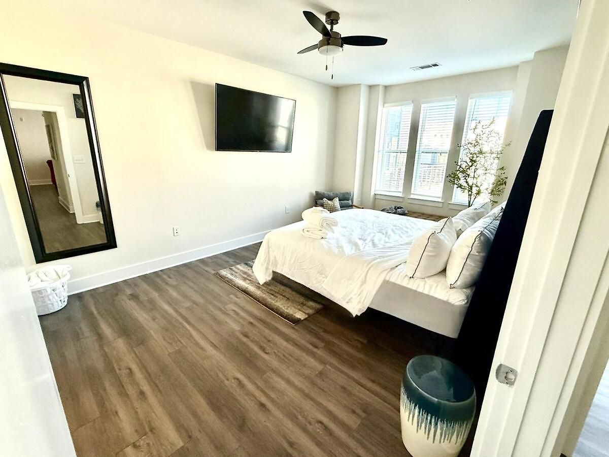 Spacious Uptown Luxury Escape *