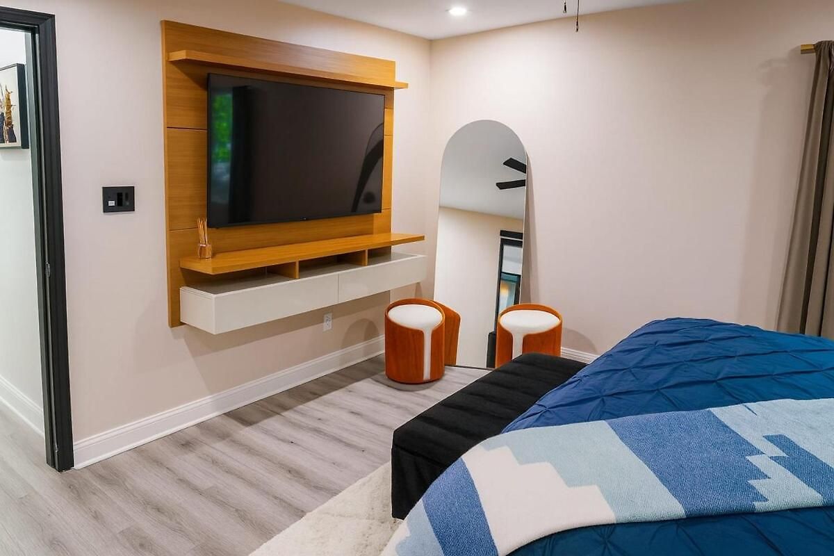 Hidden Gem On The Outskirts Of Uptown Holiday home *
