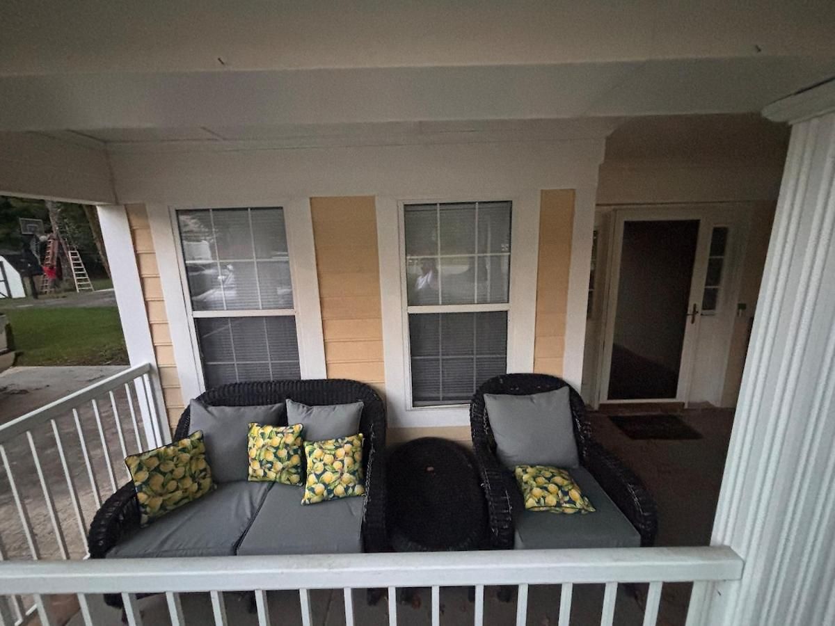 Near Uptown-sleep 6-nfl Game Day Getaway Holiday home