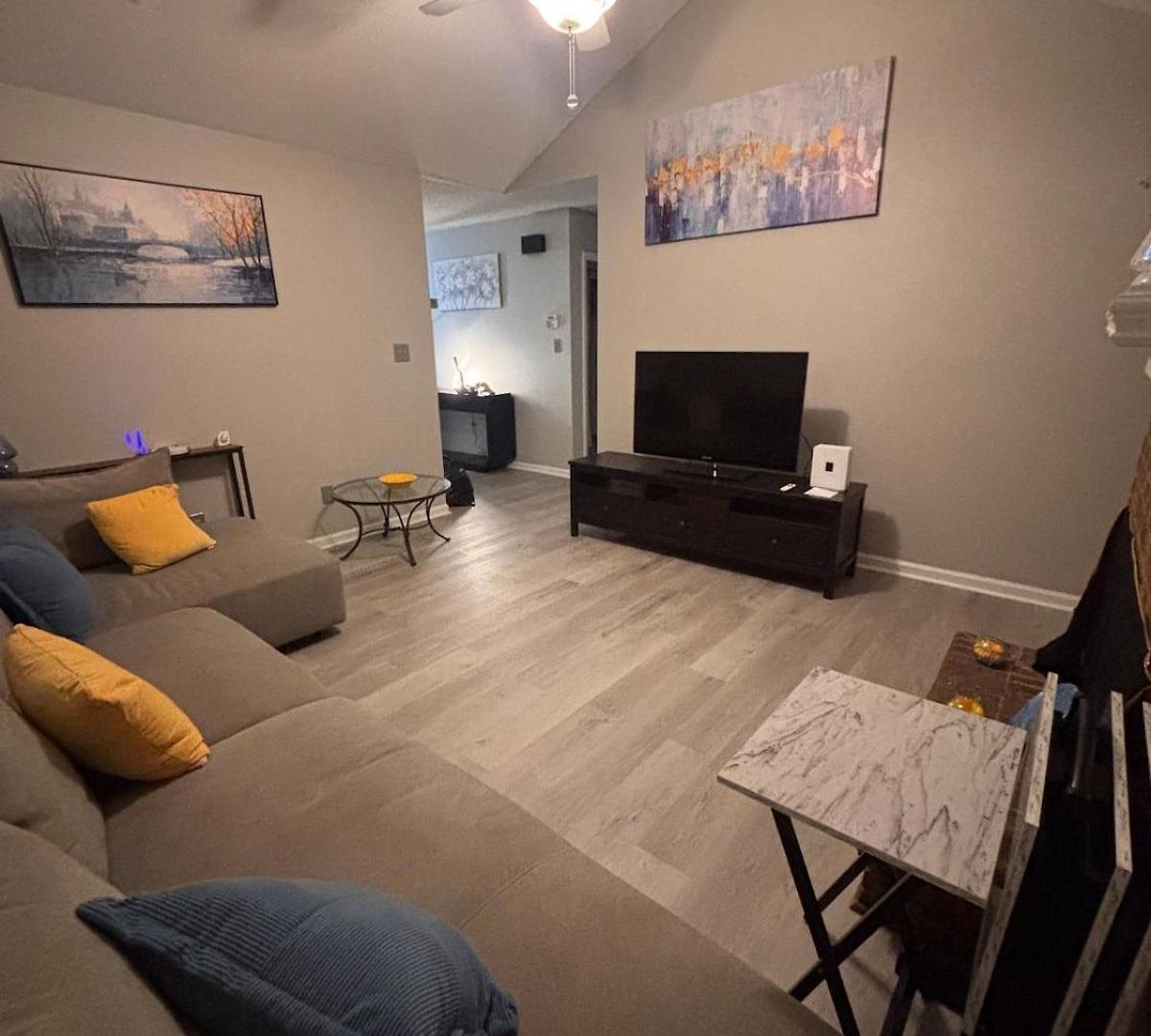Near Uptown-sleep 6-nfl Game Day Getaway *