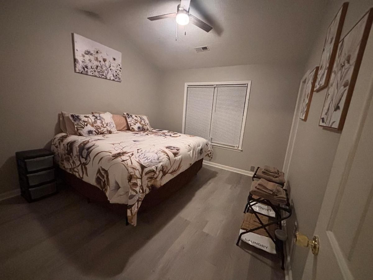Near Uptown-sleep 6-nfl Game Day Getaway *