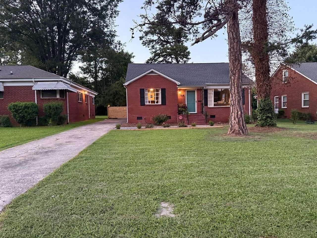 The Latimer House Perfect For Groups Near Uptown Holiday home