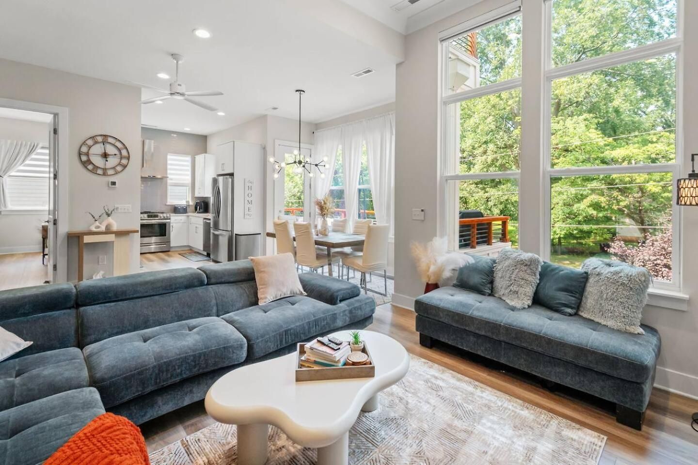 Modern Uptown Retreat Hot Tub & Game Holiday home