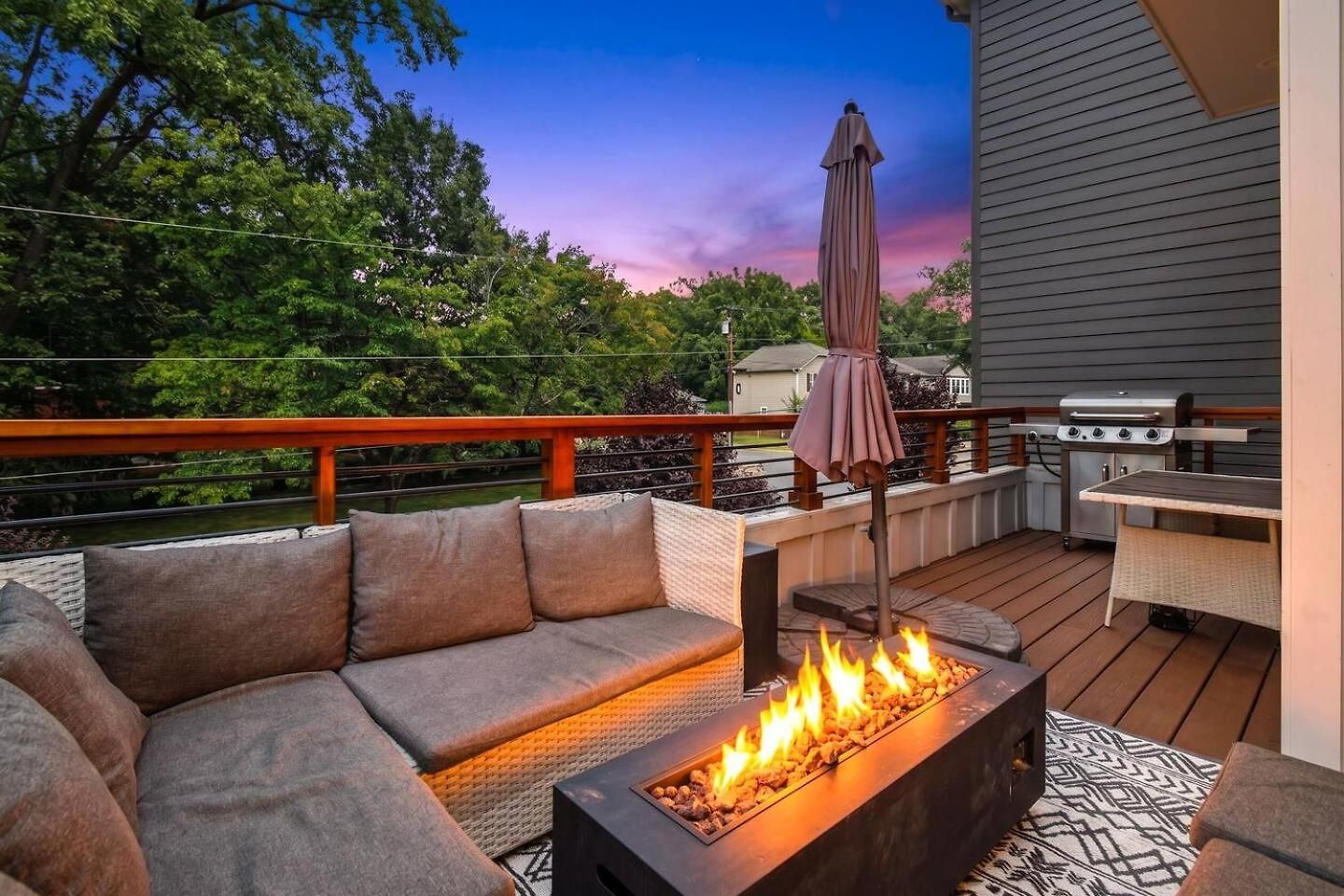 Modern Uptown Retreat Hot Tub & Game