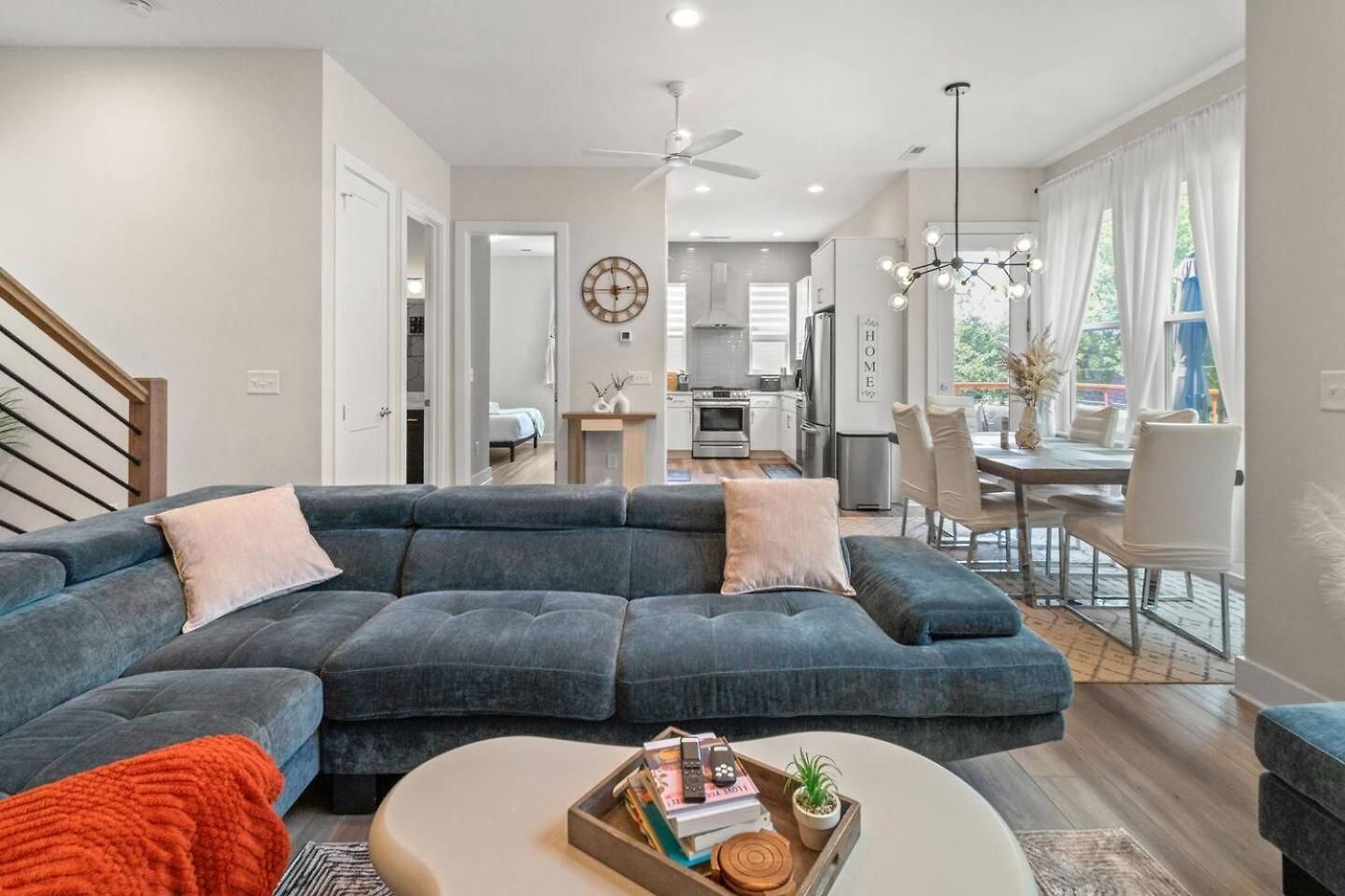 Modern Uptown Retreat Hot Tub & Game Holiday home *