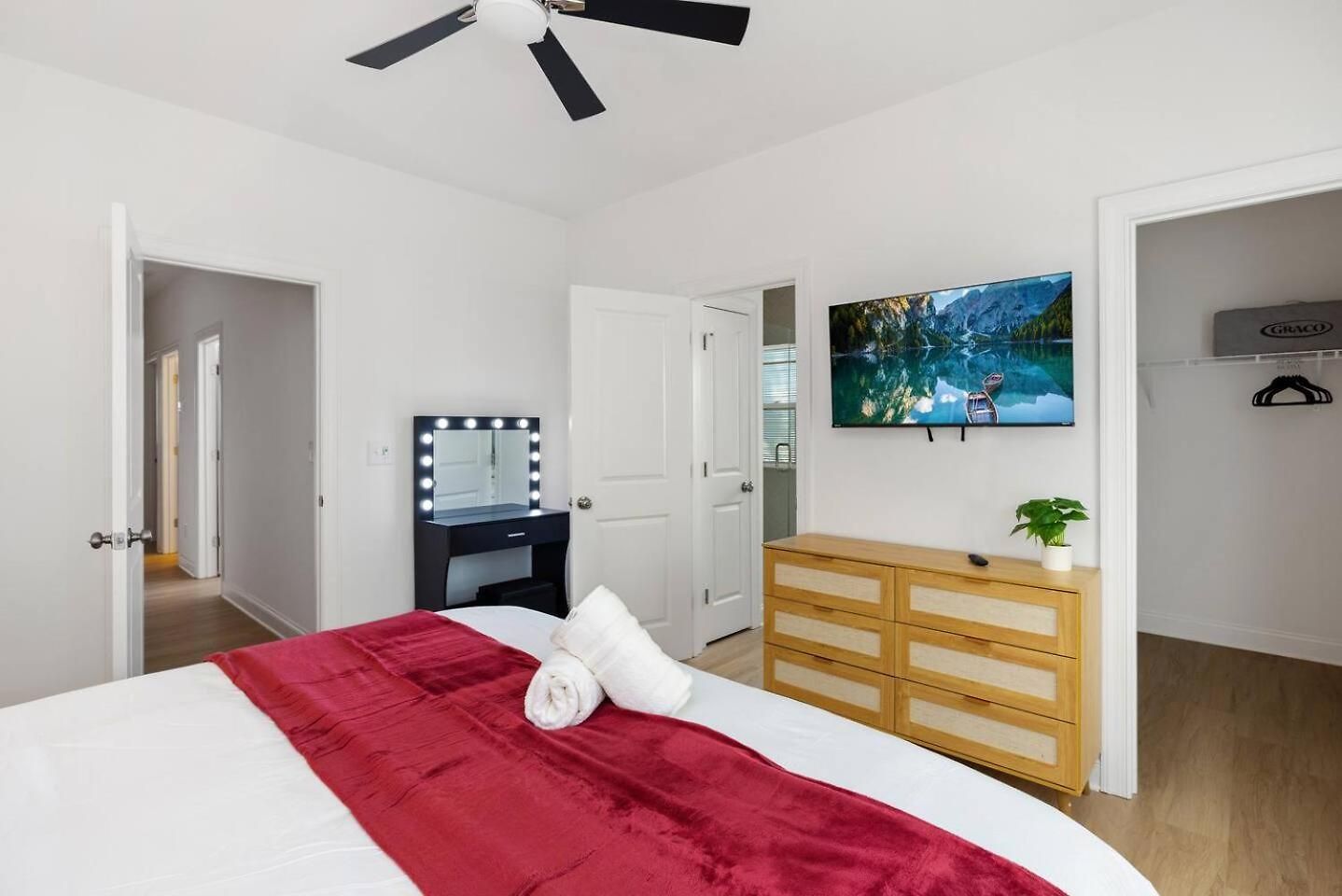 Uptown Retreat Sleeps 10 W/hot Tub, Bbq Game * Charlotte