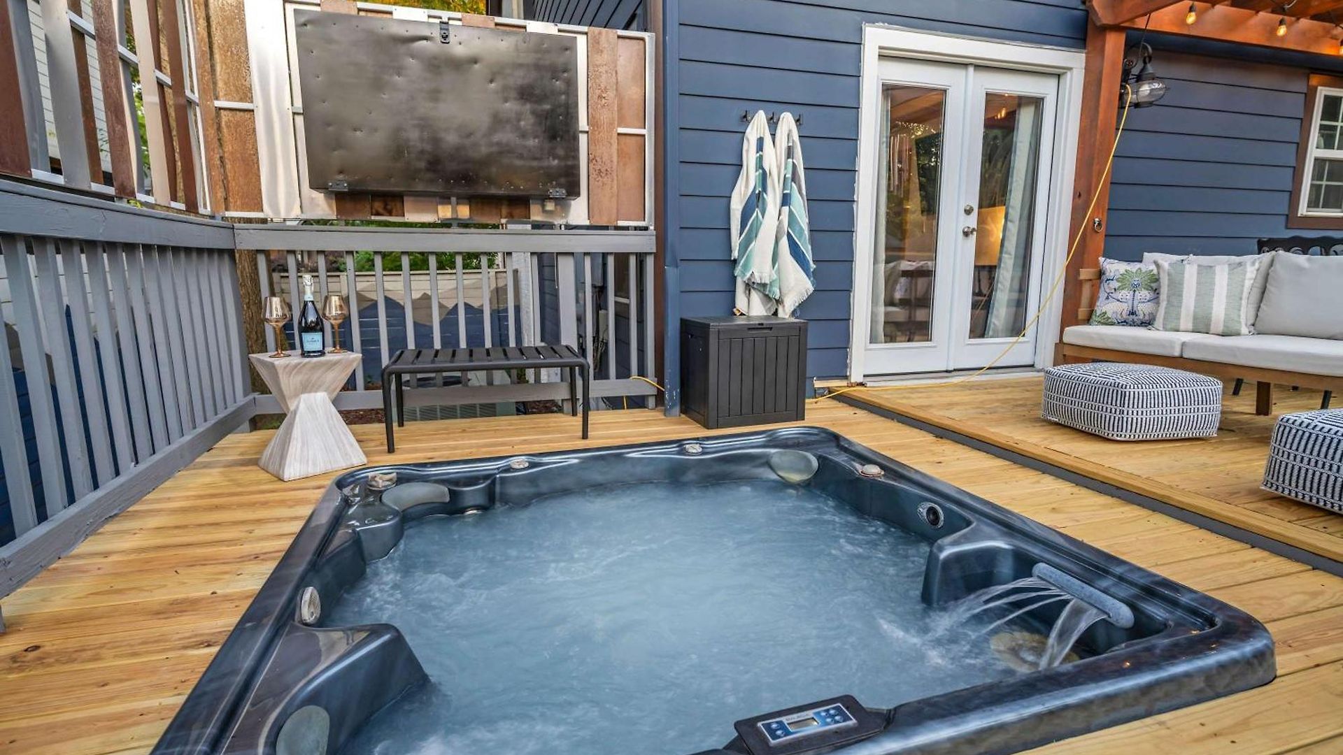 Escape To The Arts Golf Sim Theater Hot Tub