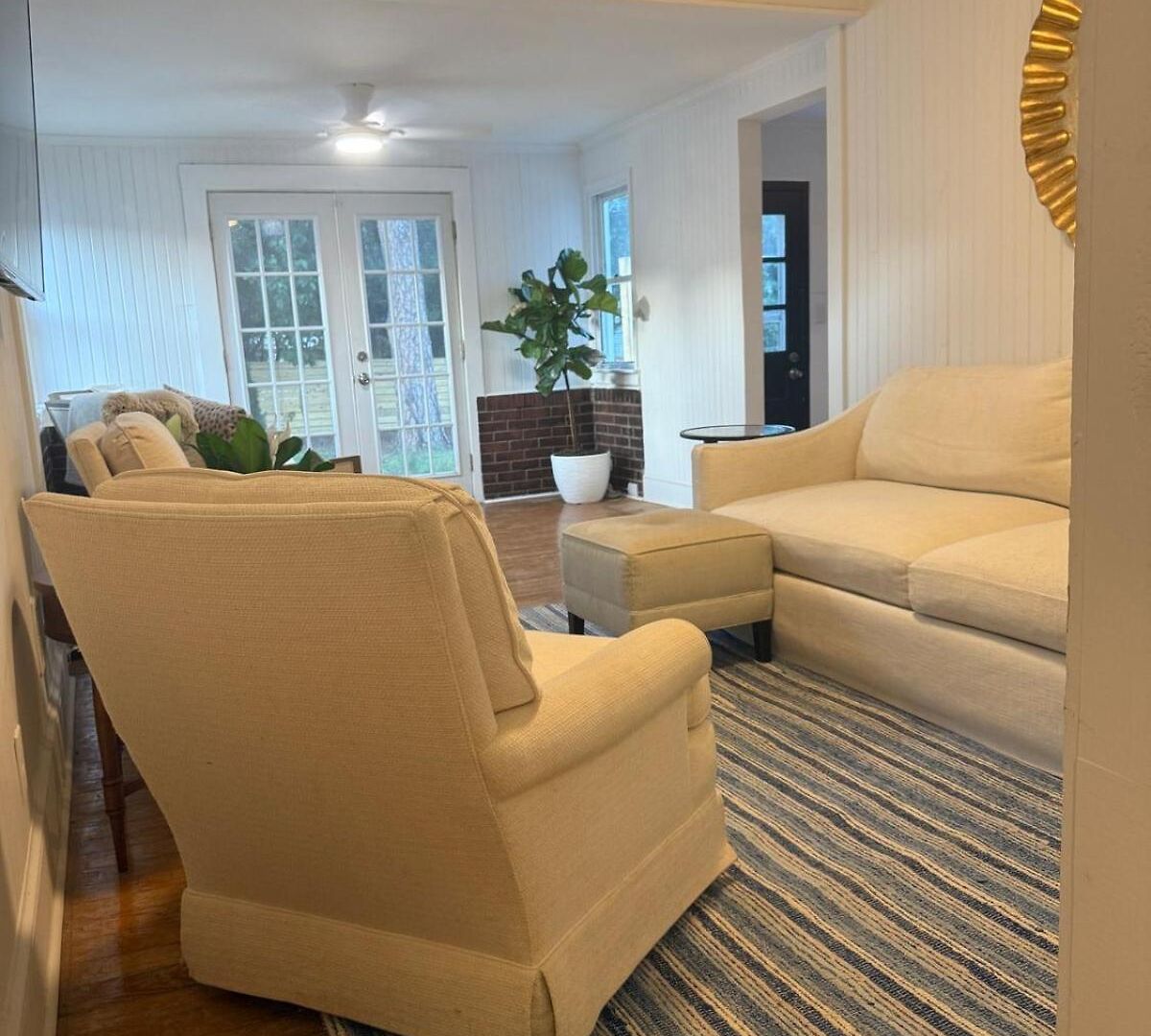The Latimer House Perfect For Groups Near Uptown Holiday home