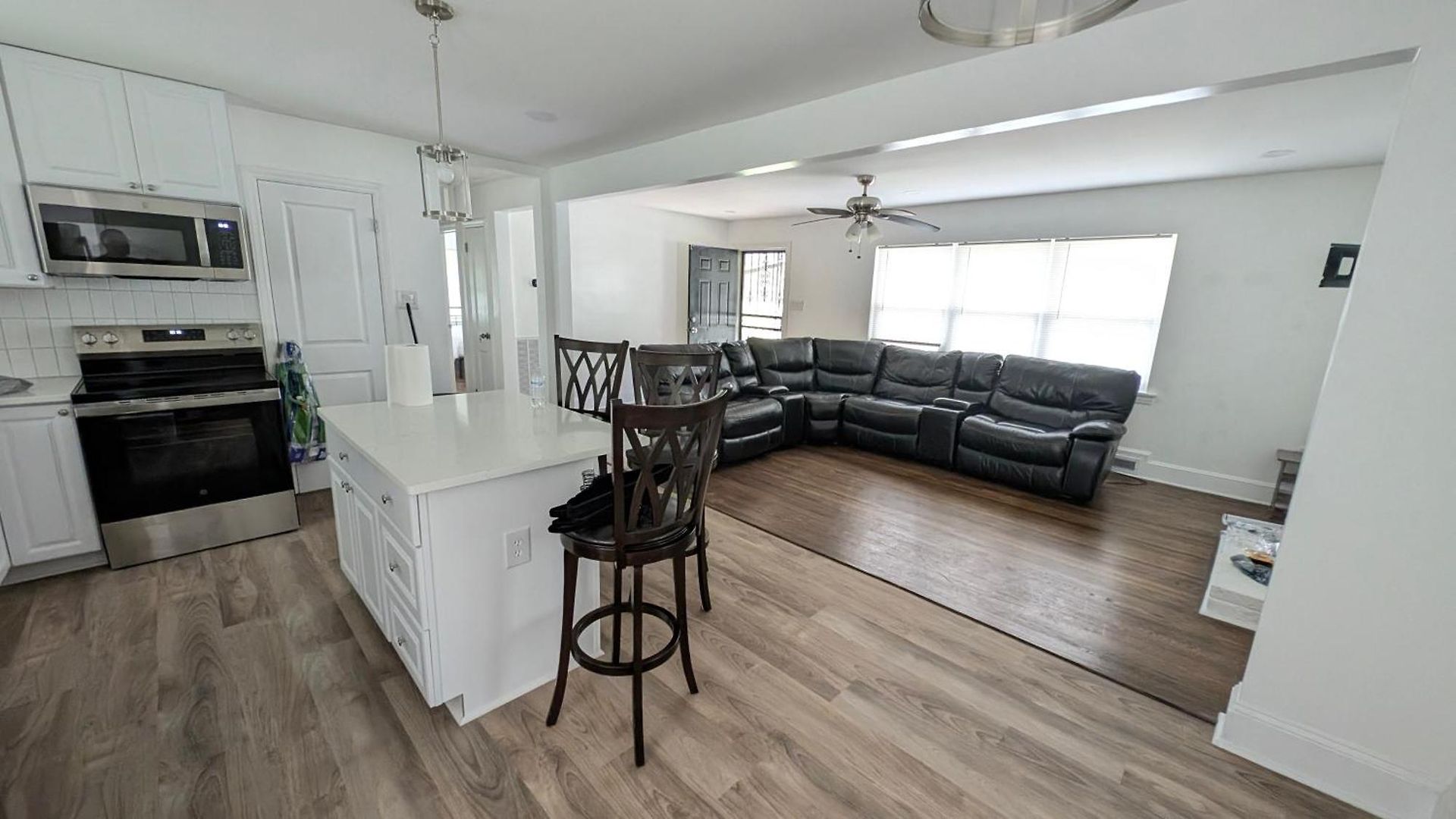Airport Adjacent - 15 Min To Everywhere! Holiday home