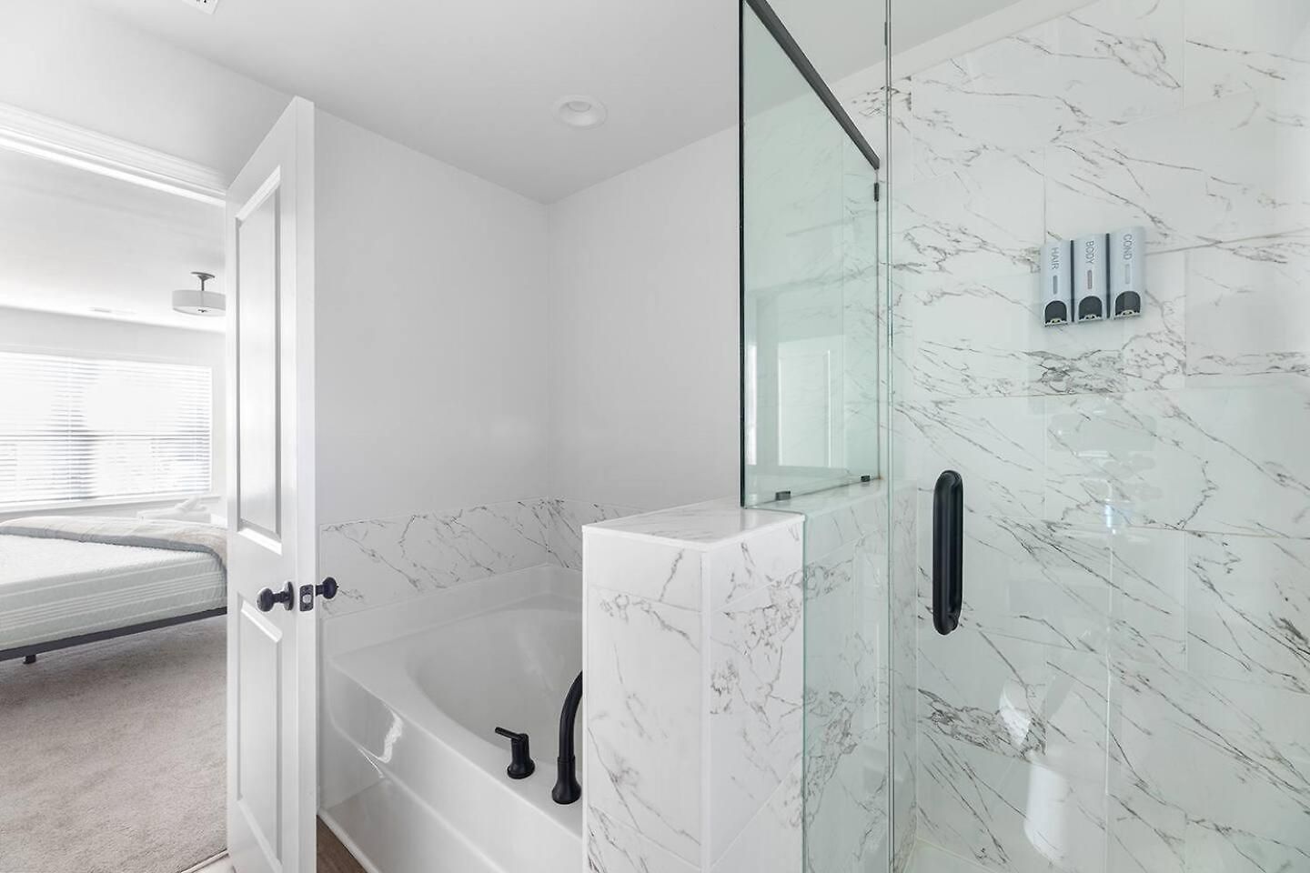 8br Near Southend/uptown W/gameroom/hottubs/fenced *