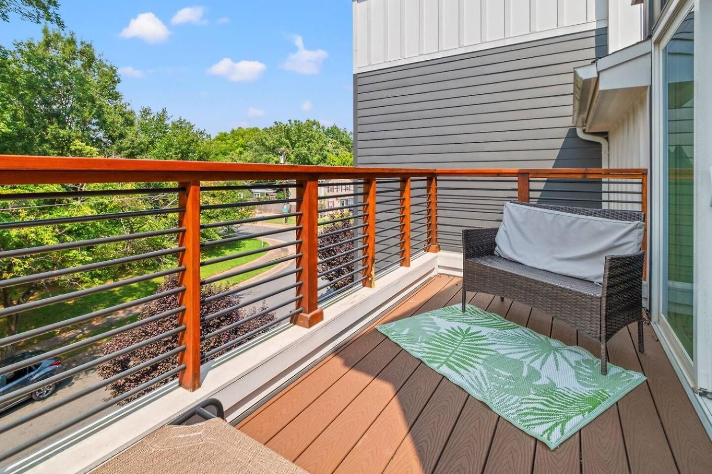 Modern Uptown Retreat Hot Tub & Game * Charlotte