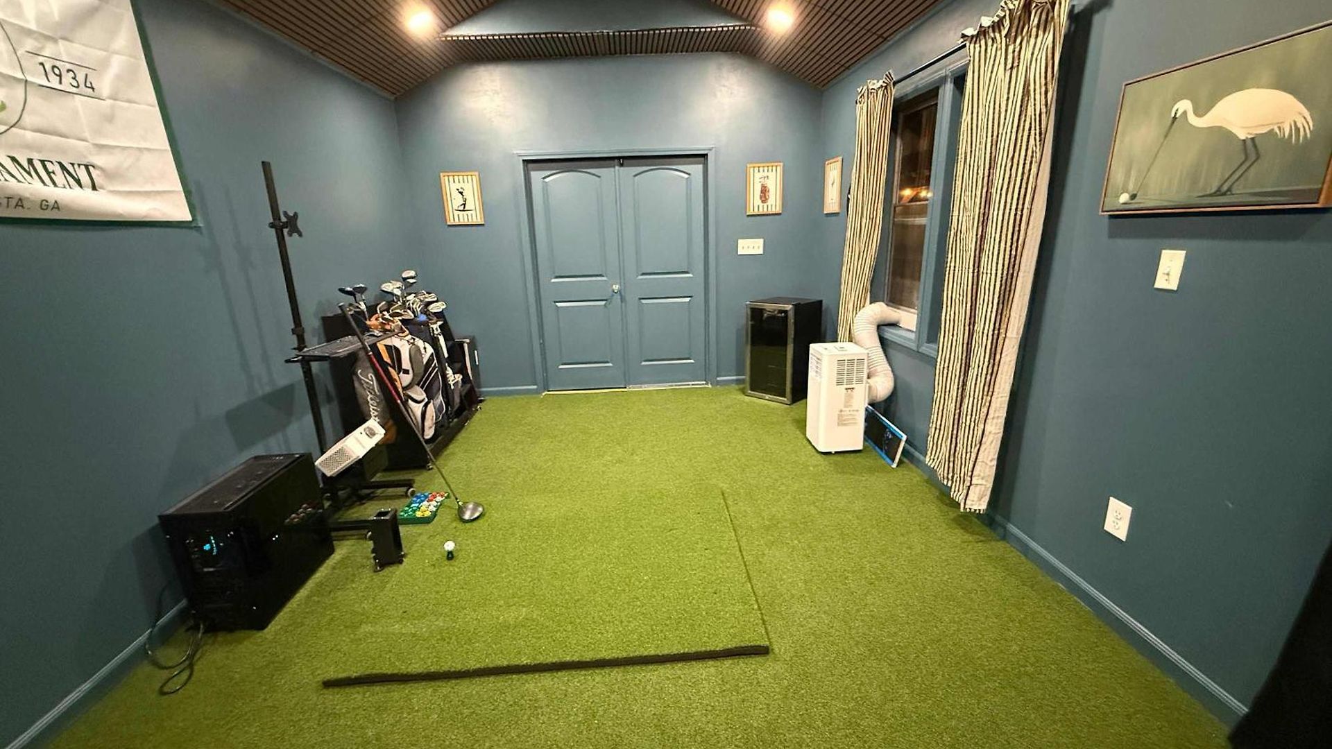Escape To The Arts Golf Sim Theater Hot Tub