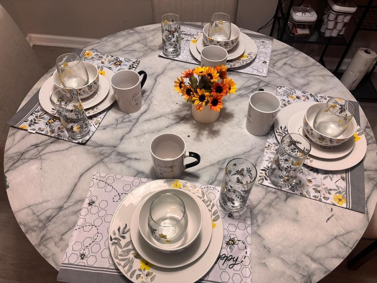 Near Uptown-sleep 6-nfl Game Day Getaway *