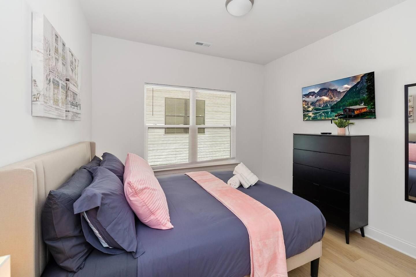 Holiday home Uptown Retreat Sleeps 10 W/hot Tub, Bbq Game Charlotte