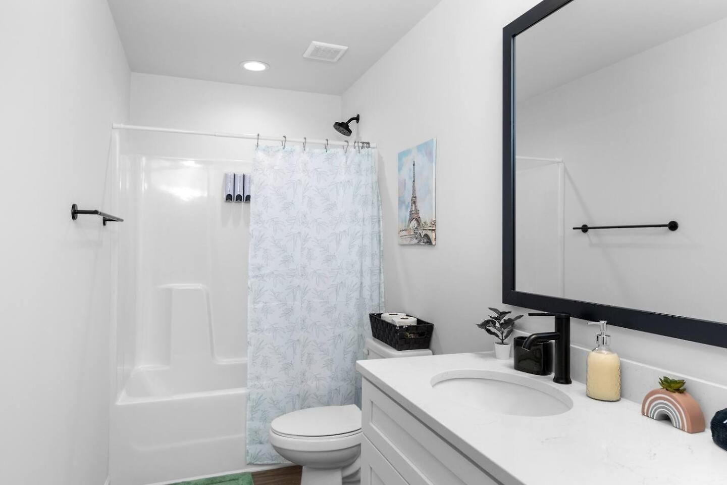 Holiday home 8br Near Southend/uptown W/gameroom/hottubs/fenced *