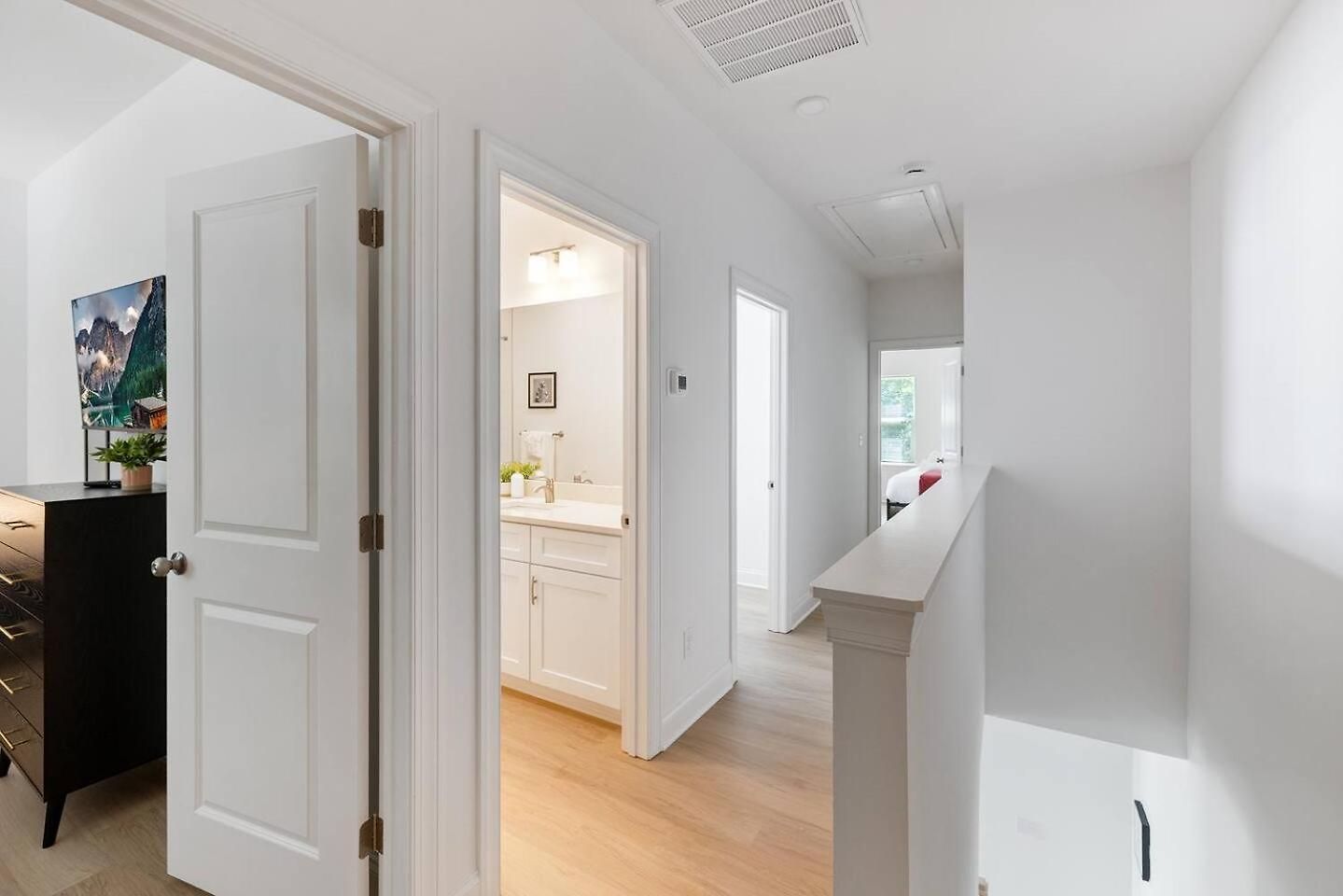 Uptown Retreat Sleeps 10 W/hot Tub, Bbq Game *