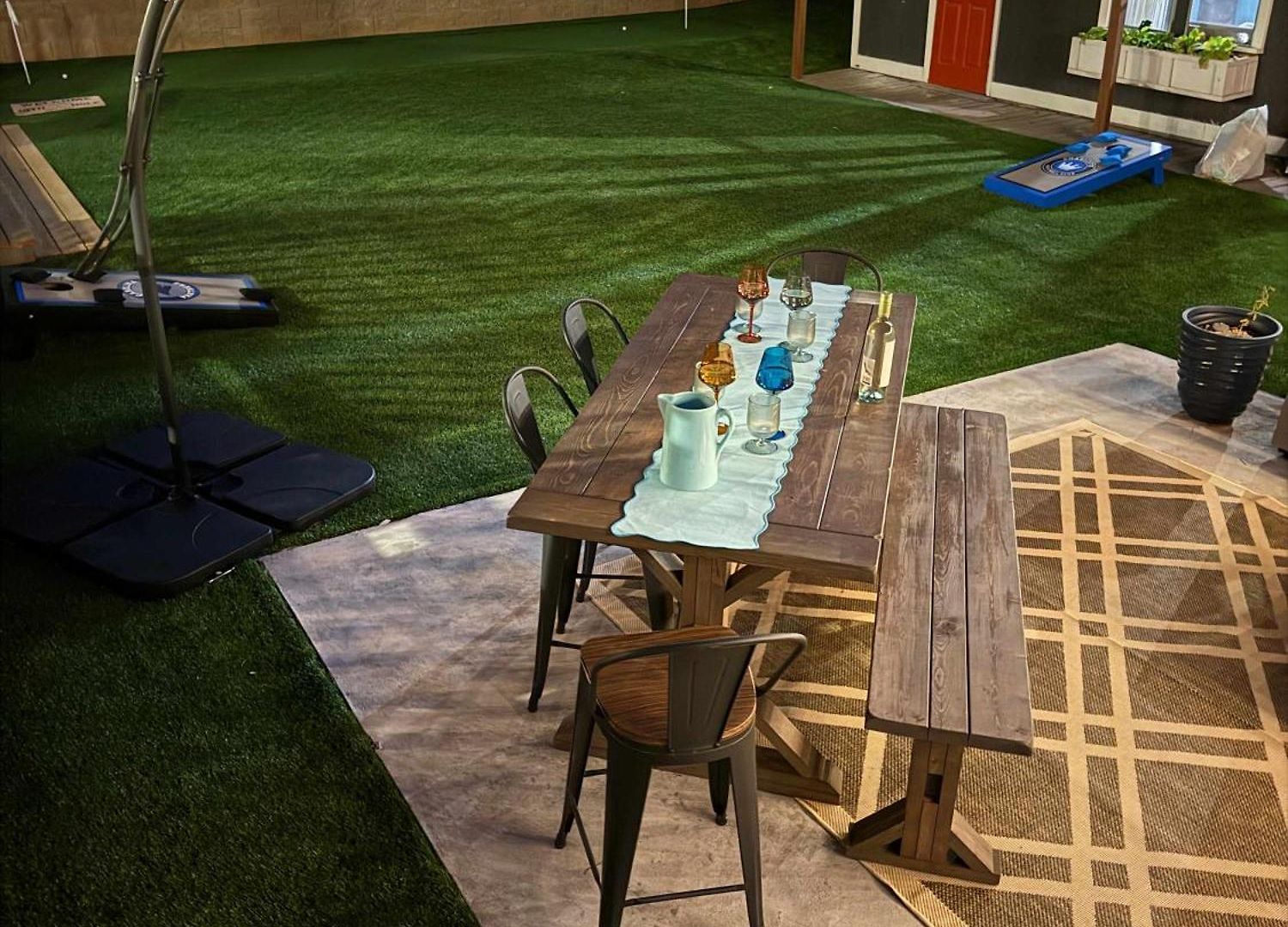 Escape To The Arts Golf Sim Theater Hot Tub Holiday home Charlotte