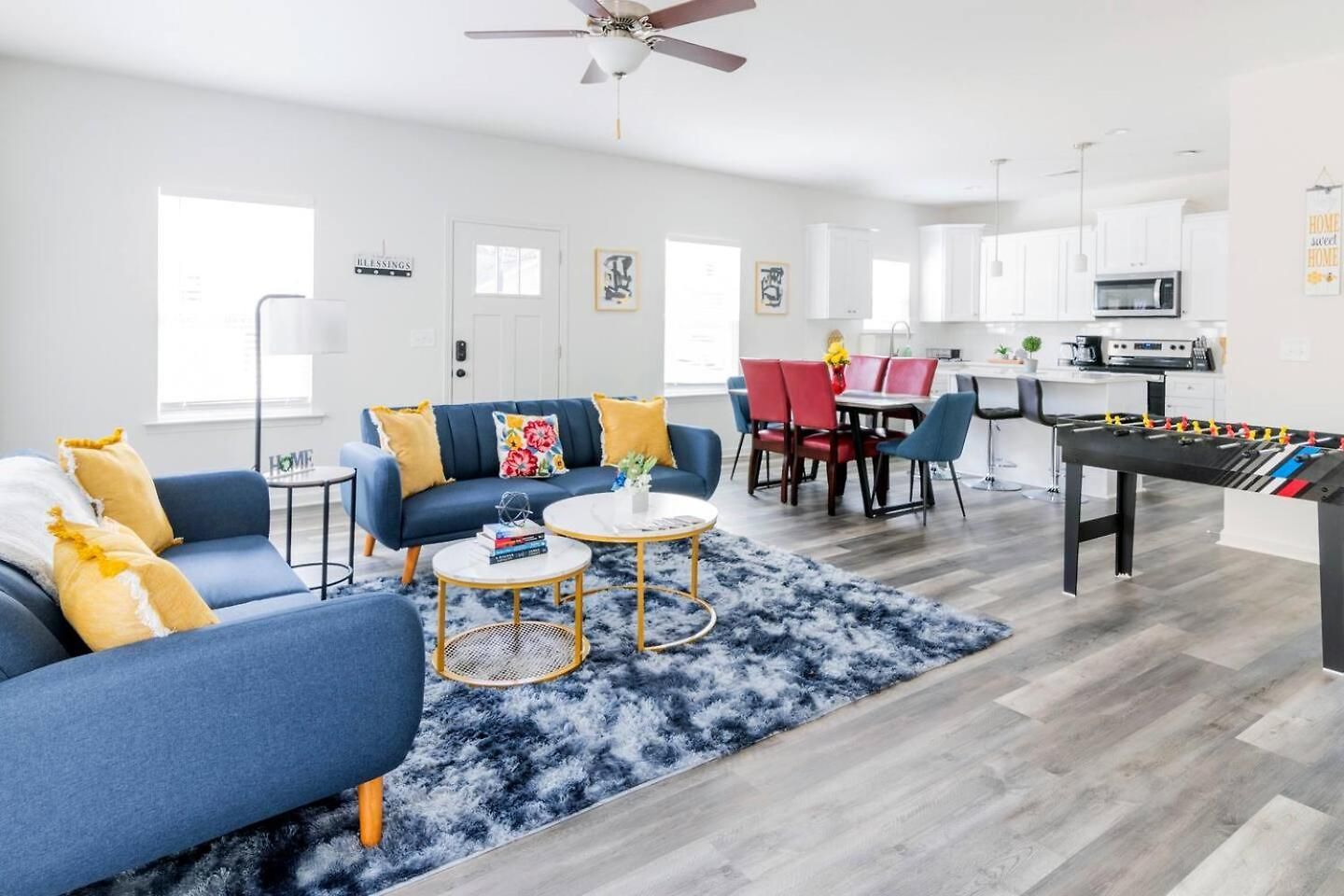 Holiday home 8br Near Southend/uptown W/gameroom/hottubs/fenced