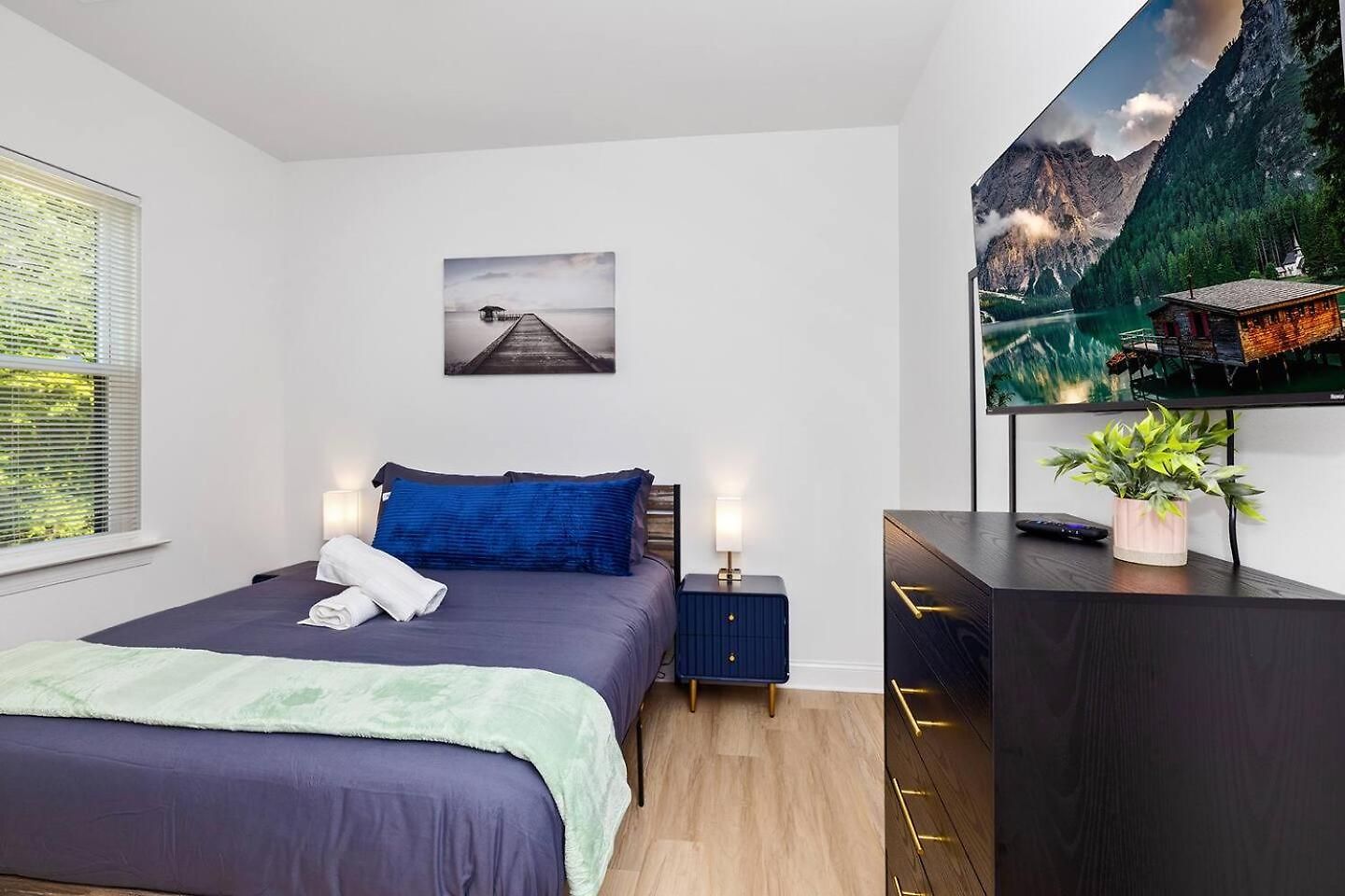 Uptown Retreat Sleeps 10 W/hot Tub, Bbq Game