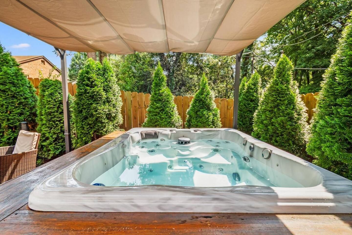 Modern Uptown Retreat Hot Tub & Game *