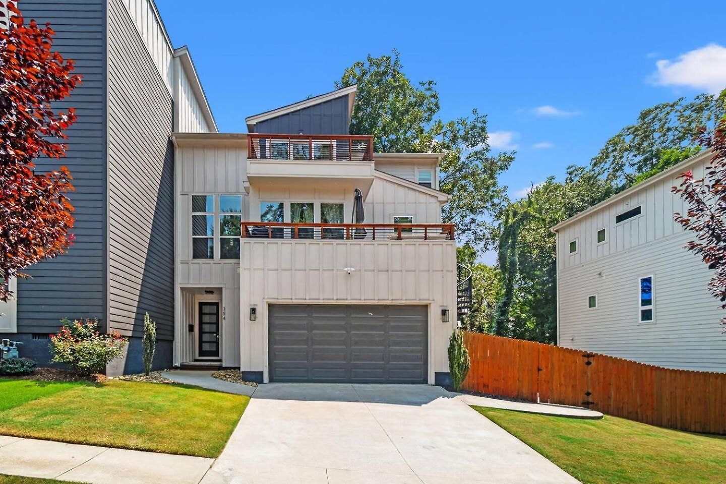 Modern Uptown Retreat Hot Tub & Game