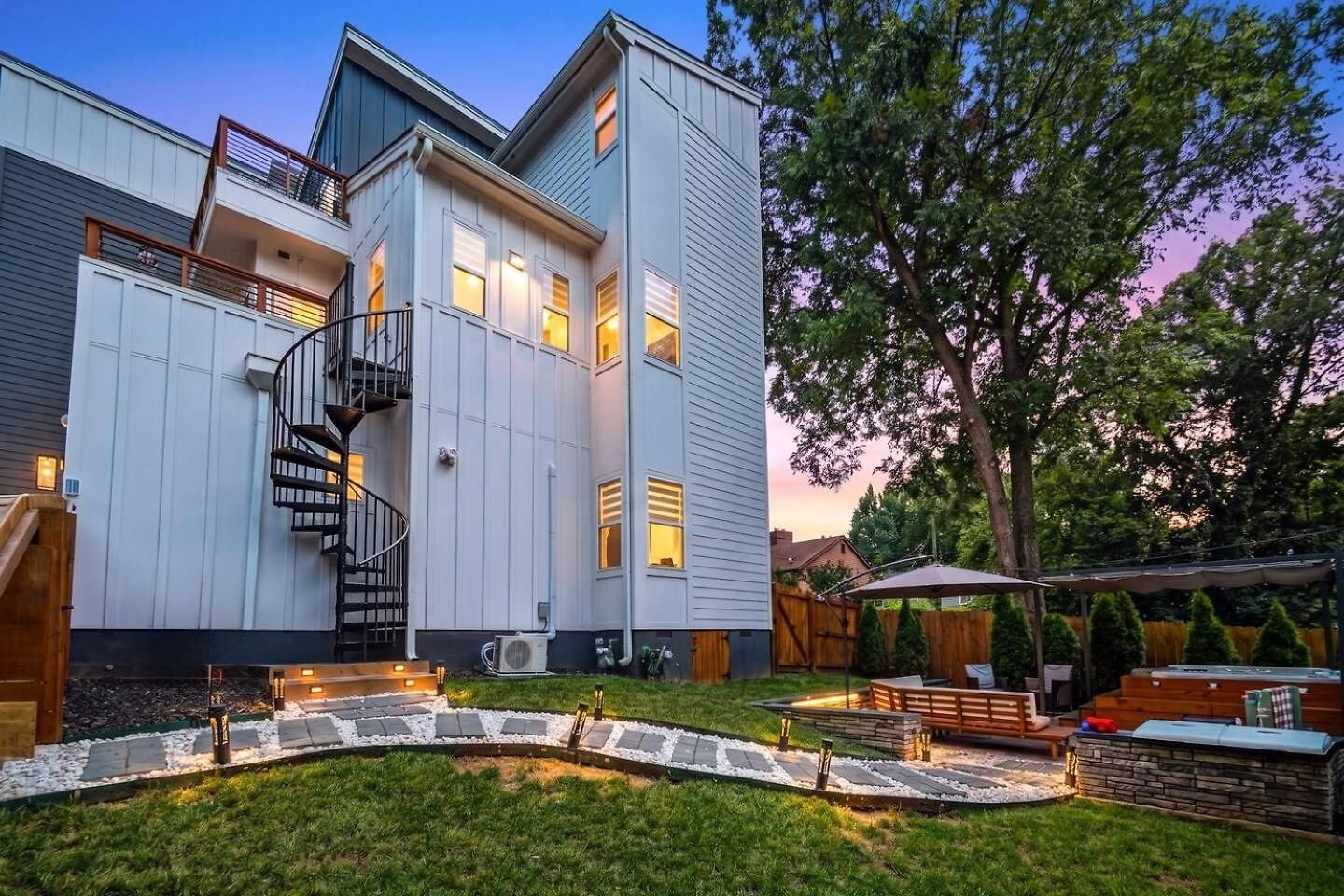 Holiday home Modern Uptown Retreat Hot Tub & Game *