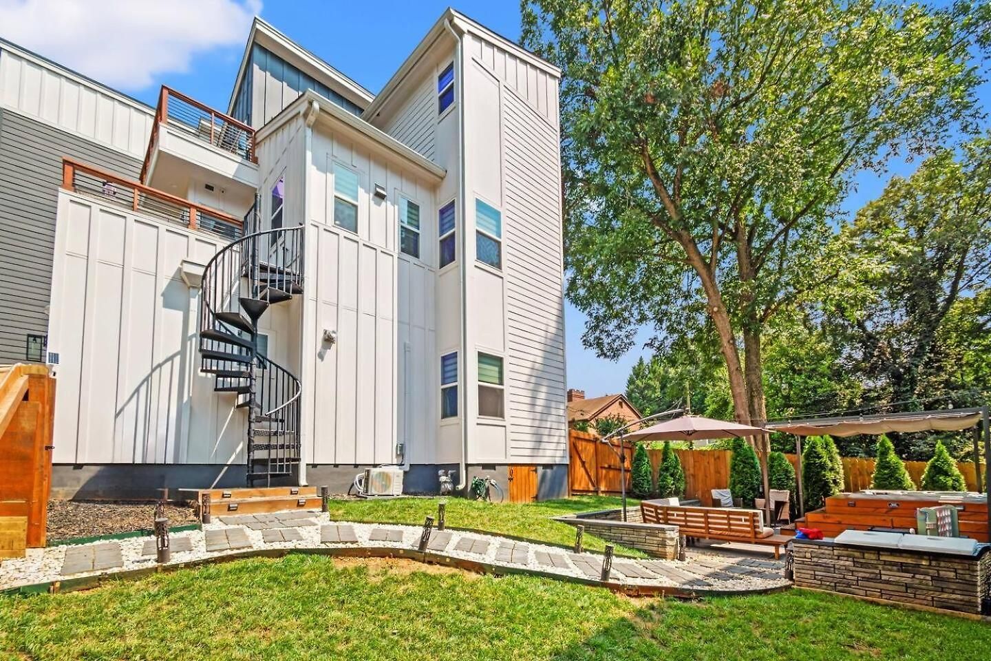 Holiday home Modern Uptown Retreat Hot Tub & Game *