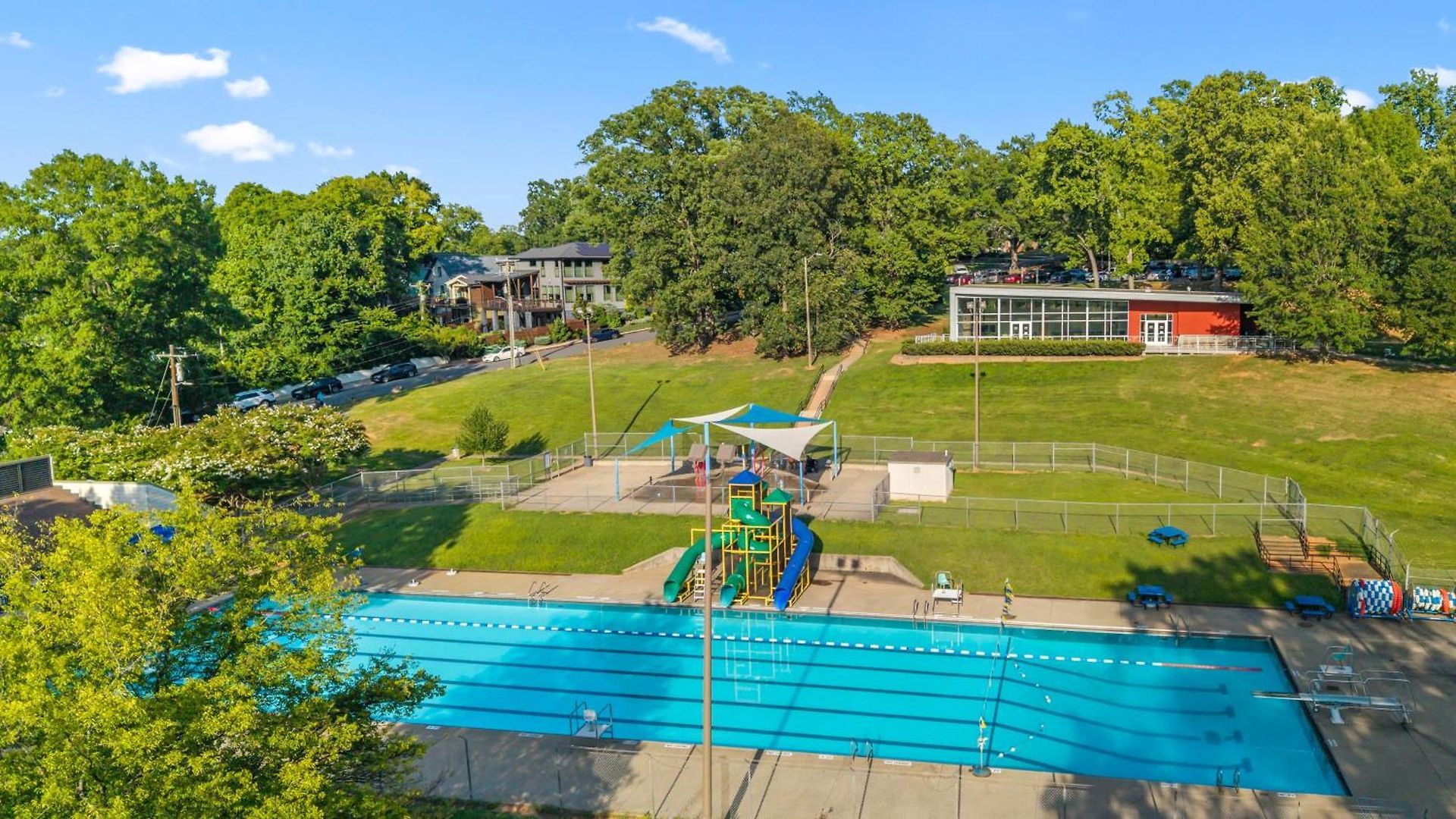 Escape To The Arts Golf Sim Theater Hot Tub Holiday home Charlotte