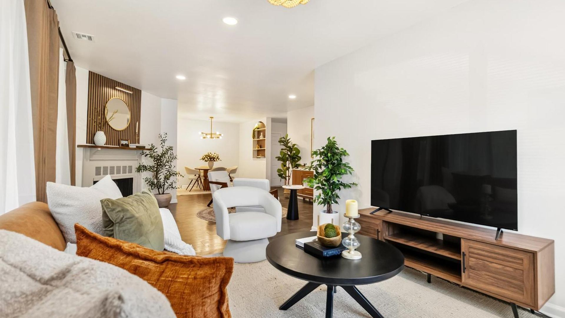 Apartment Stylish With 2 King Beds And Private Patio
