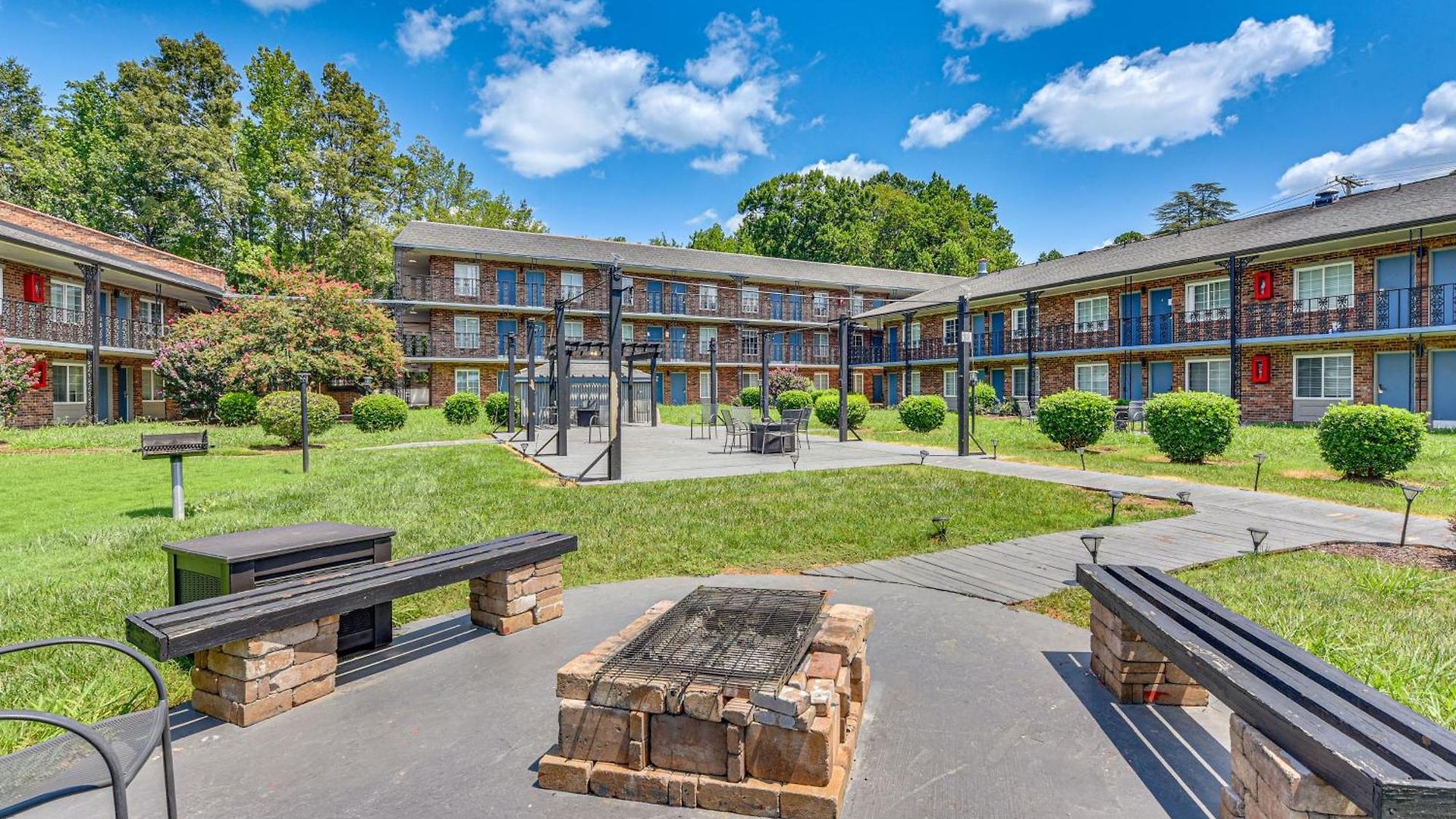 Apartment Work & Play! Near Uptown, Hospitals, Sports *