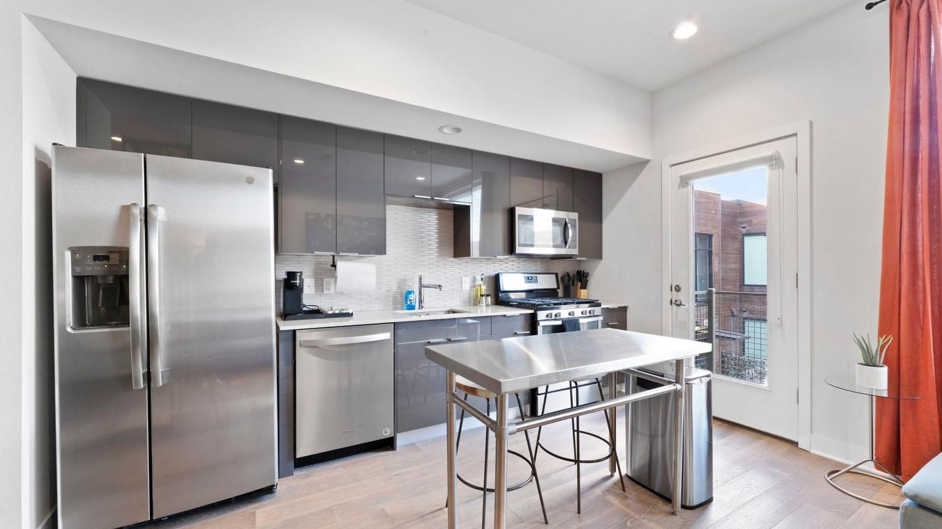 Apartment Prime East Downtown W Pool Gym Laundry