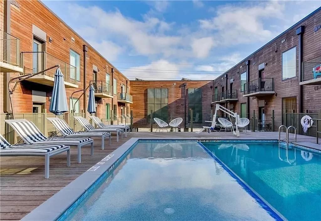 Prime East Downtown W Pool Gym Laundry Apartment *