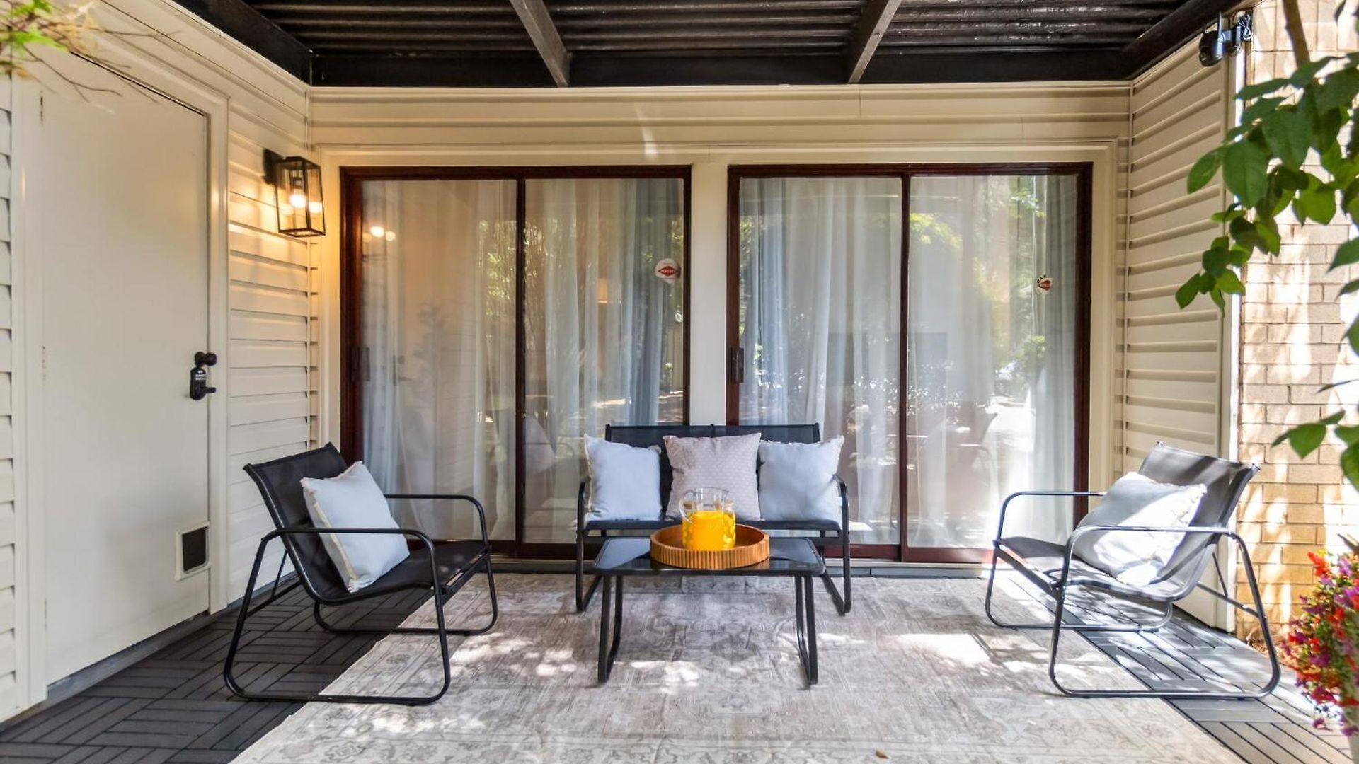 Apartment Stylish With 2 King Beds And Private Patio *