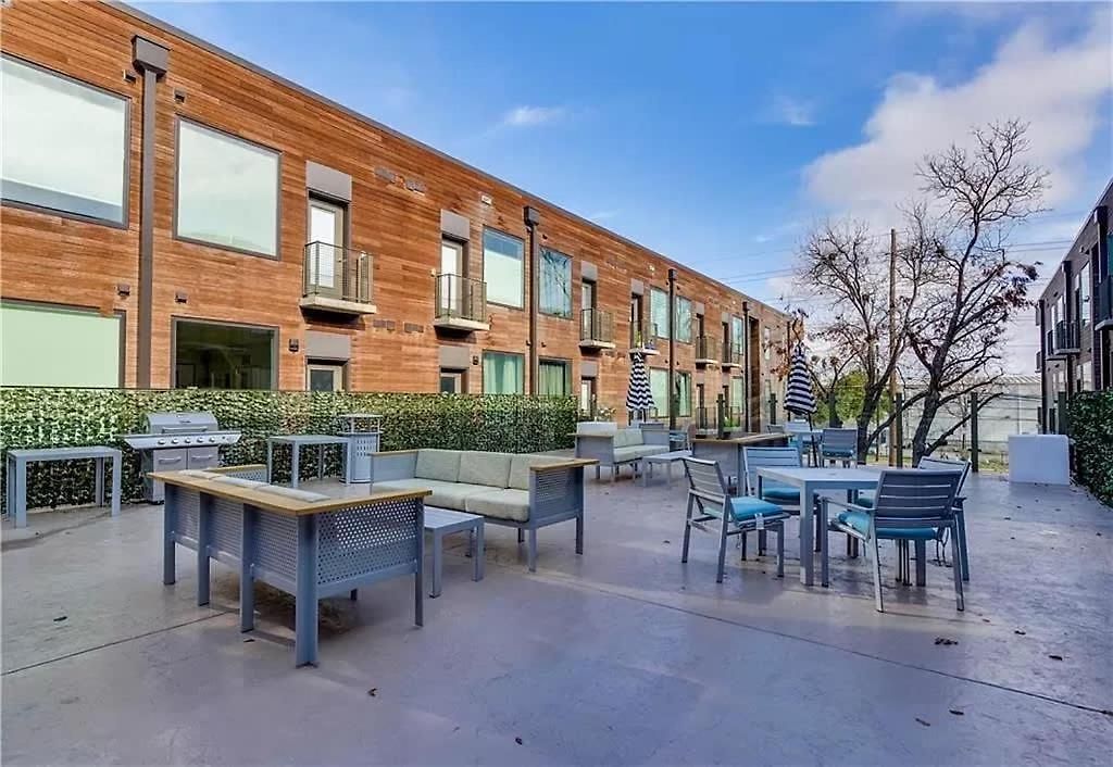 Prime East Downtown W Pool Gym Laundry