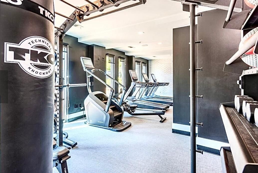 Spacious Uptown Luxury Escape *