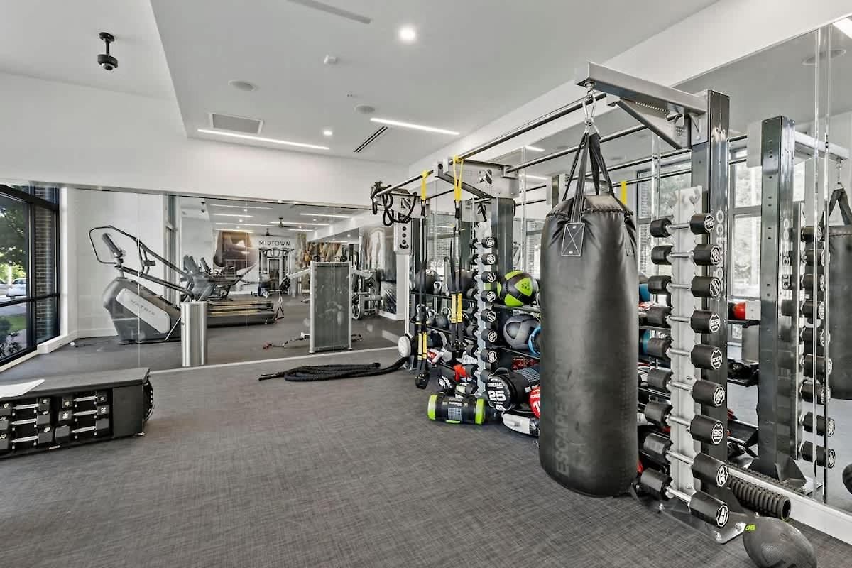Near Dt Cpcc Lynx With Pool Gym Wd Parking