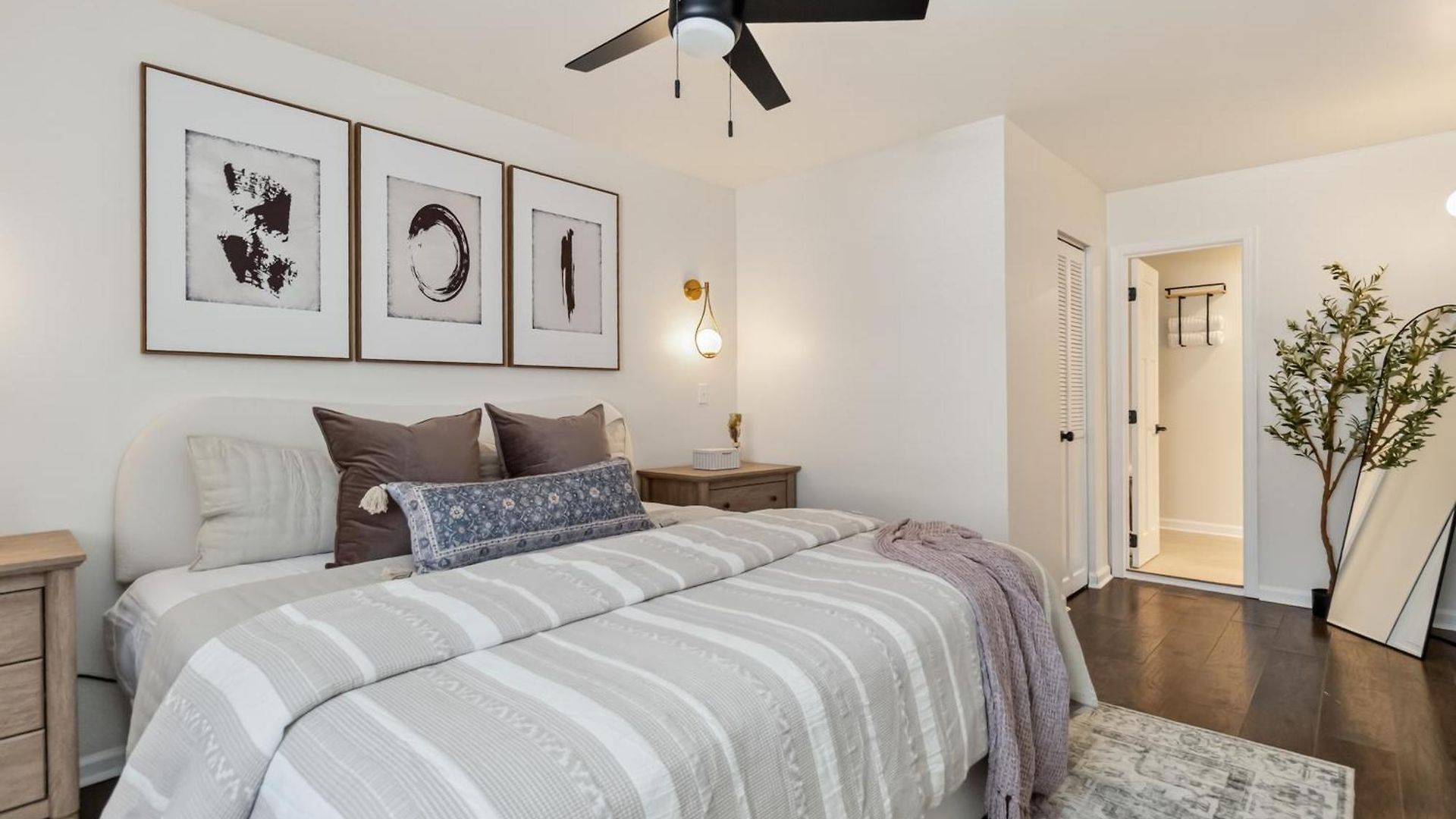 Stylish With 2 King Beds And Private Patio